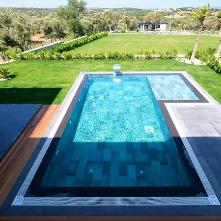 Doga Ile Ic Ice Kiralik Villa