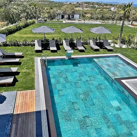 Doga Ile Ic Ice Kiralik Villa Cesme