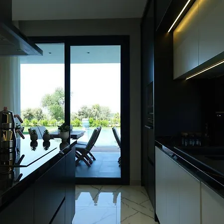 Doga Ile Ic Ice Kiralik Villa Çeşme