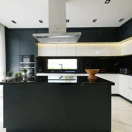 Doga Ile Ic Ice Kiralik Villa Çeşme