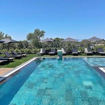 Doga Ile Ic Ice Kiralik Villa Çeşme