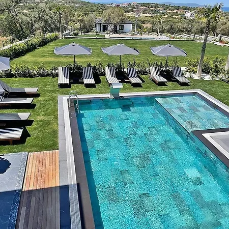 Doga Ile Ic Ice Kiralik Villa Çeşme